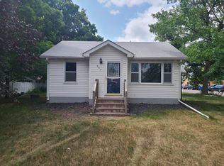 443 6th Ave SW, Cambridge, MN 55008