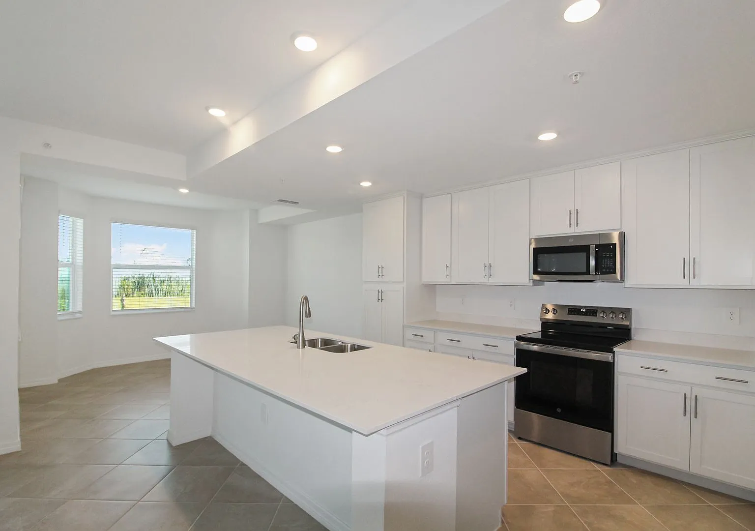 Wellen Park Golf and Country Club Annual Condo for Rent — Photo 3