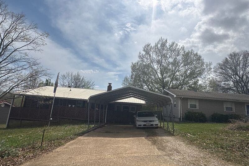 1st image of 2030 Glendale Rd