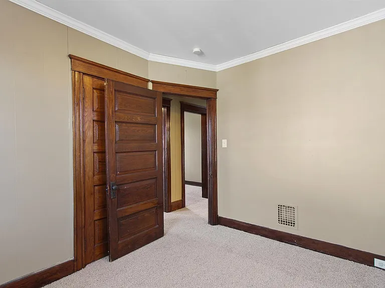 34 S Royal St — Photo 16