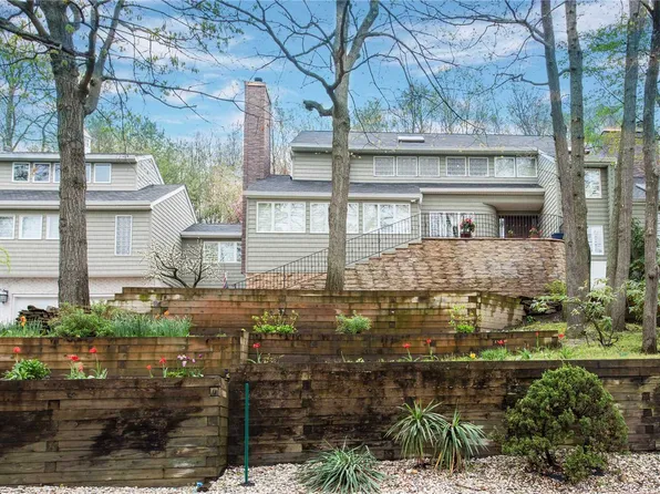 651 High St, Port Jefferson, NY 11777