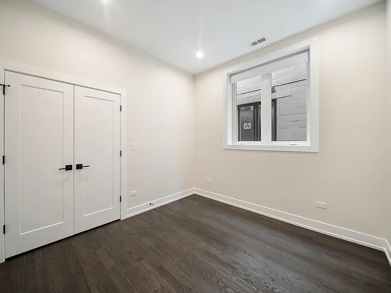 408 E 50th Pl #1E — Photo 15