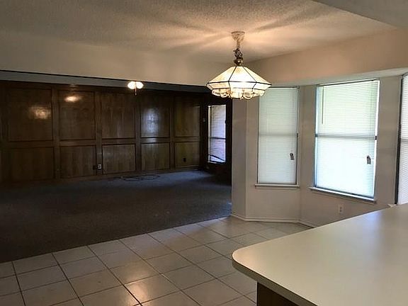 3rd image of 844 W Lynn Creek Dr