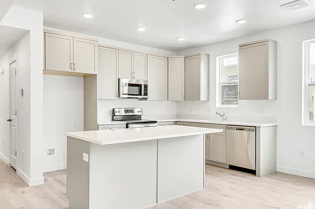 2 bed, 1090 sqft, $1,750 — Photo 1