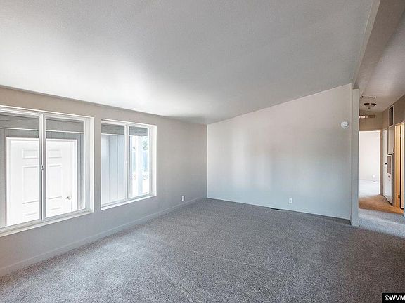 5th image of 802 NE Hide Away Dr