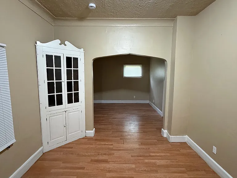 10604 Parkview Ave — Photo 4