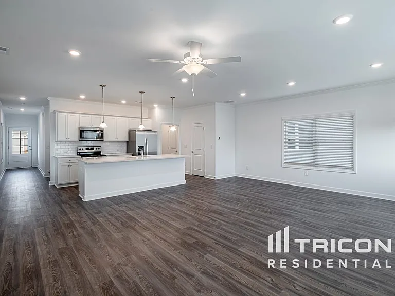 Tricon East Ridge — Photo 36