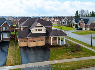 10 Stonegate Ave, Mono, ON L9W6W7