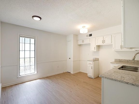 5th image of 4869 Walden Glen Dr