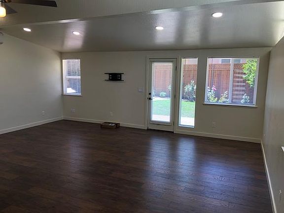 3rd image of 10445 Sterling Blvd