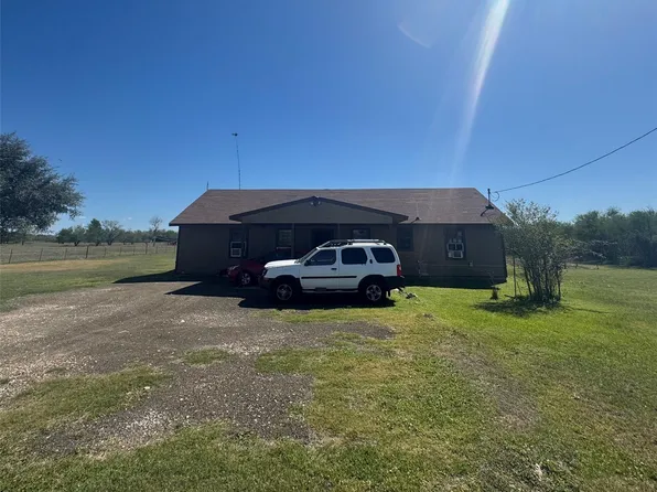 1904 Dodge Ln, Wallis, TX 77485