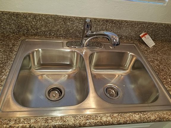 5th image of 517 Margie Pl