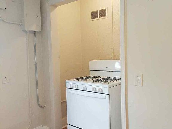 2nd image of 2210 Oakland Ave #2