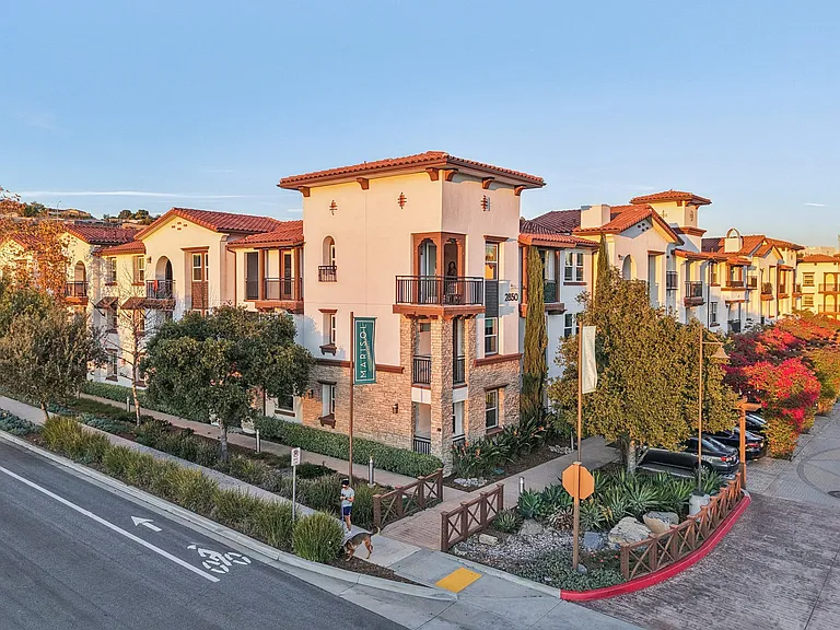 Marisol Apartments — Photo 37
