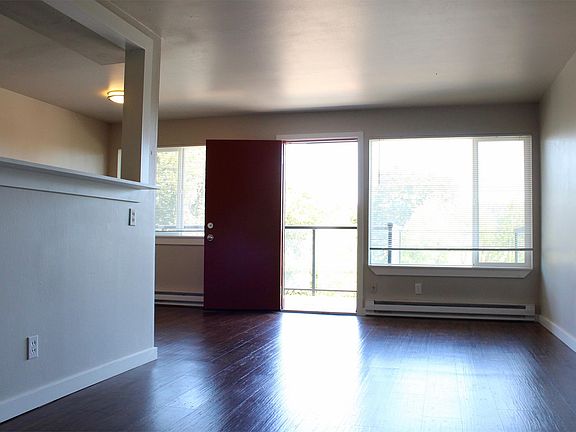 3rd image of 2515 Thorndyke Ave W APT 11