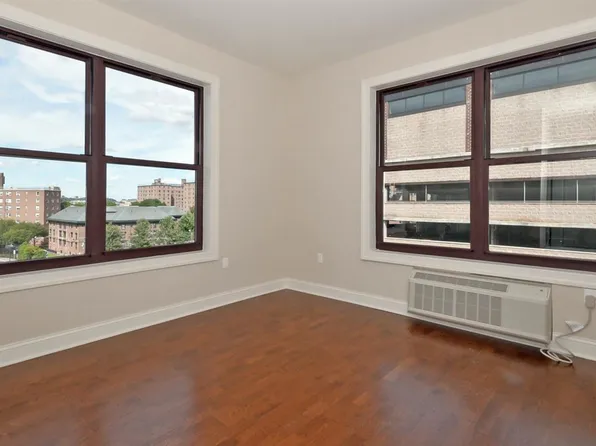 100 Marshall Street image 7 of 15