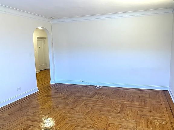 3rd image of 4115 44th St APT 6M