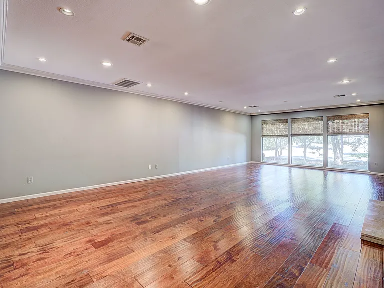 6325 Glenbrook Ct — Photo 16