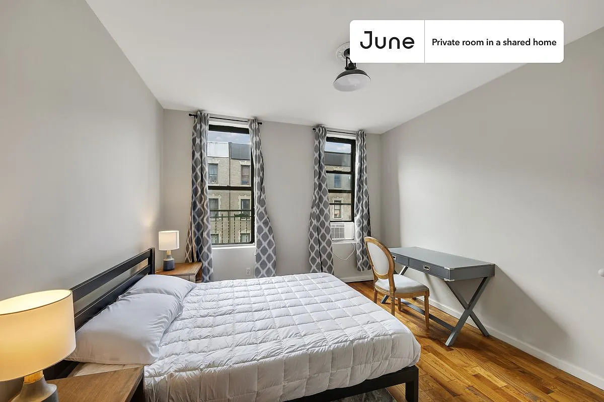 Queen bedroom in 3 bed/1 bath home in Upper West Side #790 A — Photo 1