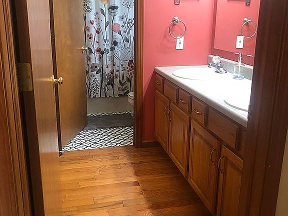 5th image of 417 Hillcrest Dr