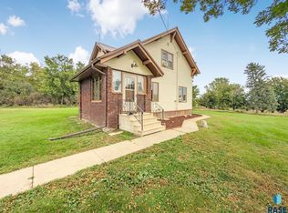 28174 441st Ave, Freeman, SD 57029