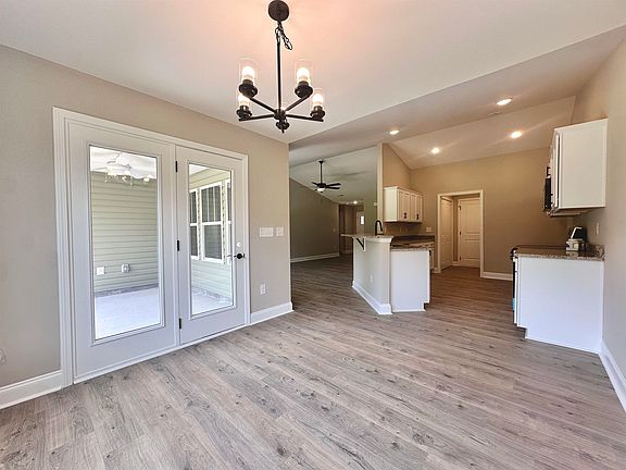 4th image of 950 Padgett Lane