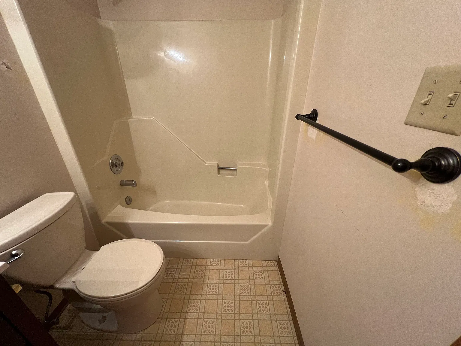 3 bed, 2252 sqft, $3,000 — Photo 3