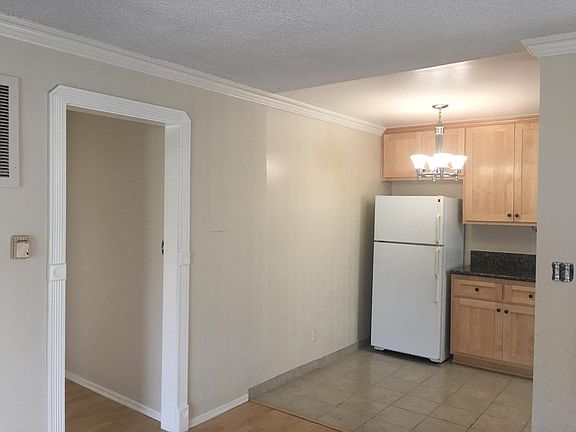 2nd image of 440 Raymond Ave APT 1