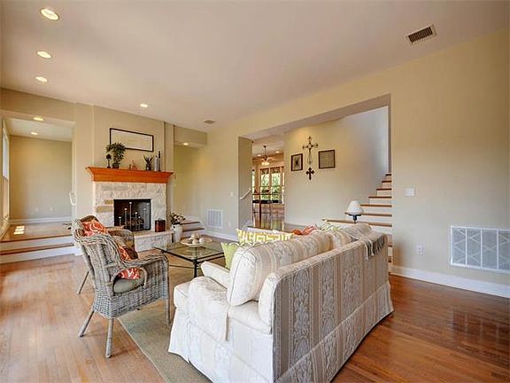 5th image of 10206 Echoridge Dr