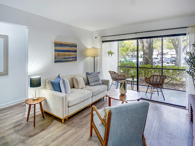 Emerald Palms Apartment Homes — Photo 10