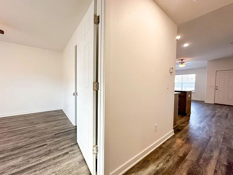 325 Westbrook Ct — Photo 18