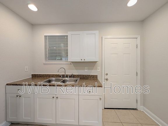 4th image of 1839 Miller St