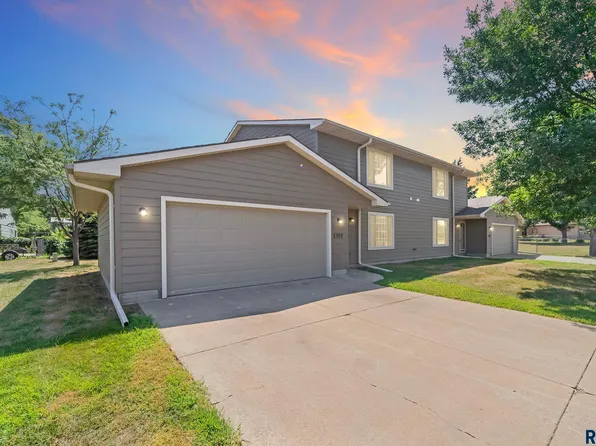 5305 W Silver Valley Dr, Sioux Falls, SD 57106
