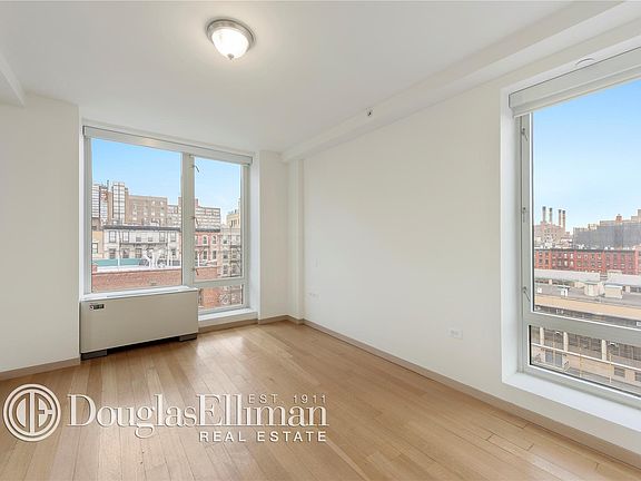 4th image of 311 E 11th St #Penthouse 1c