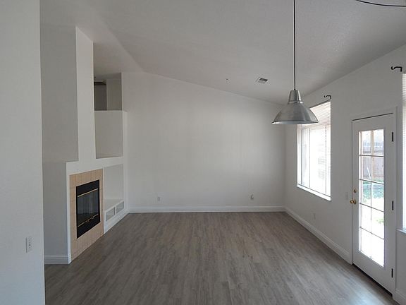 3rd image of 1091 Leake Cir