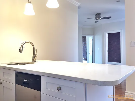 Rented by aptsandlofts.com | media 34