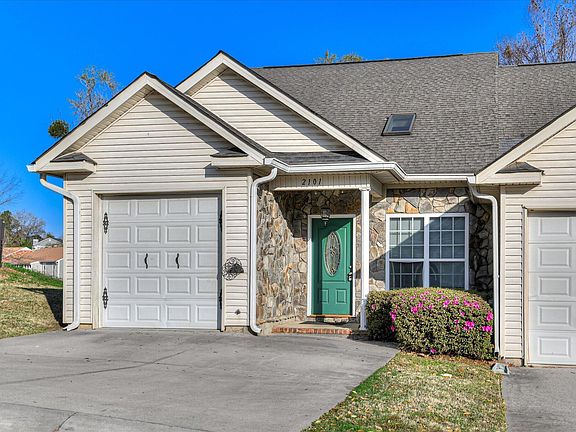 2nd image of 2101 Reserve Lane