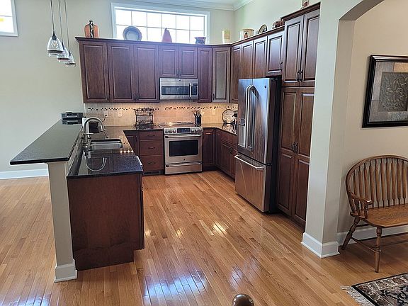 5th image of 22 Whitney Dr