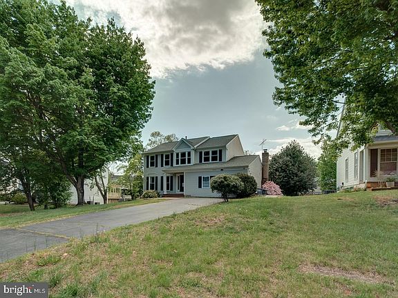 3rd image of 9618 Clover Hill Rd