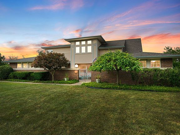 3rd image of 14 Hamilton Ln