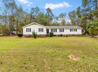 810 Briarwood Rd, Greenwood, SC 29646