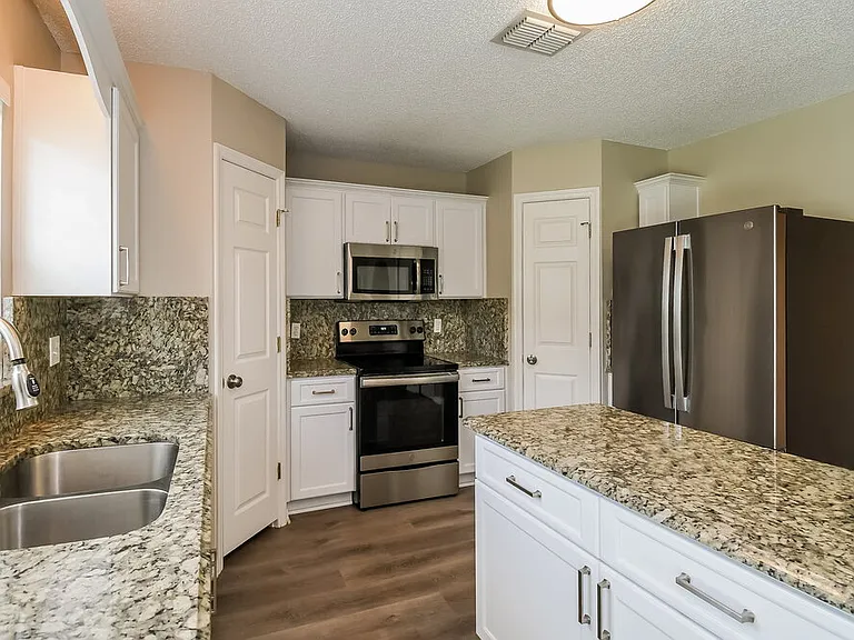 7115 High Bluff Rd — Photo 9