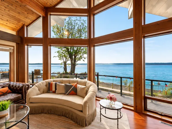 18800 Soundview Dr NW, Stanwood, WA 98292