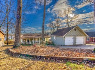 565 Lakewood Dr, Muscle Shoals, AL 35661