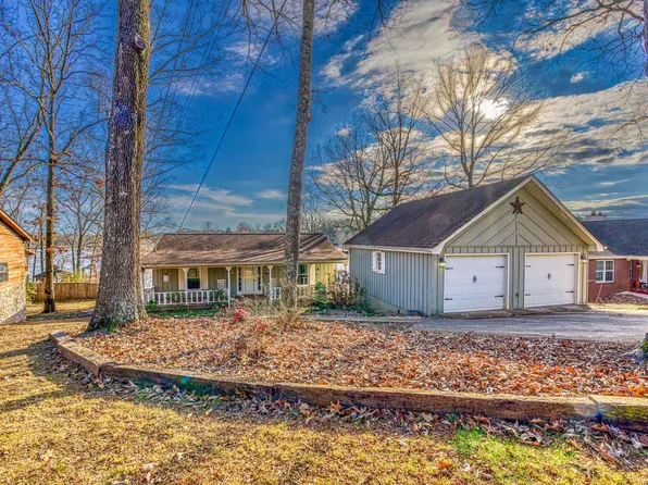 565 Lakewood Dr, Muscle Shoals, AL 35661