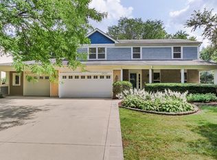 1021 Woodbridge Dr, Cary, IL 60013