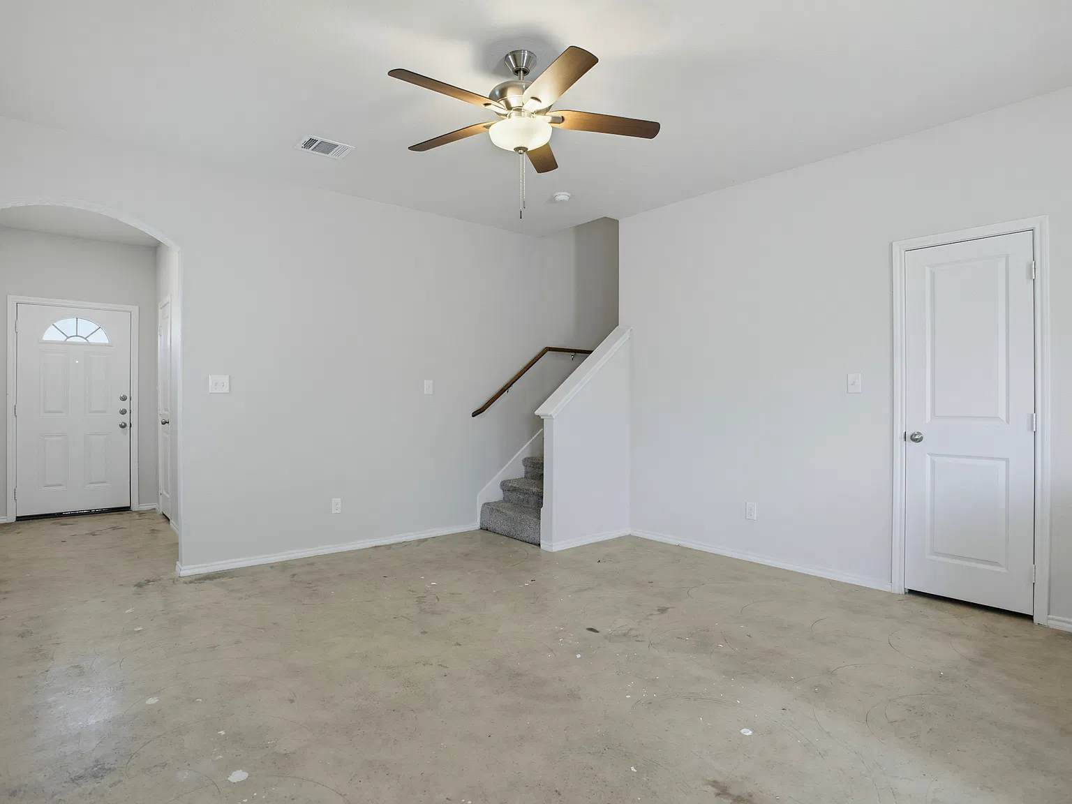 3 bed, 2.5 bath, 1250 sqft, $1,400 — Photo 3