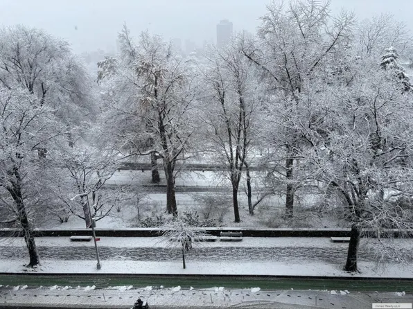 293 Central Park West image 1 of 33