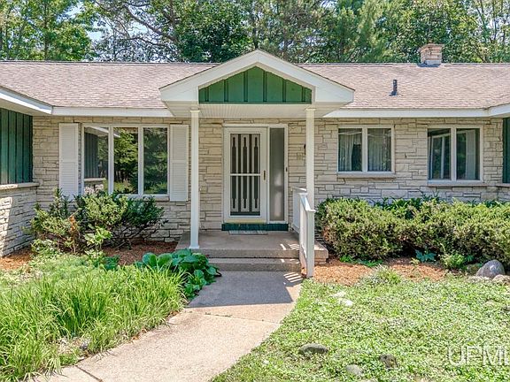 3rd image of 709 Loueda St