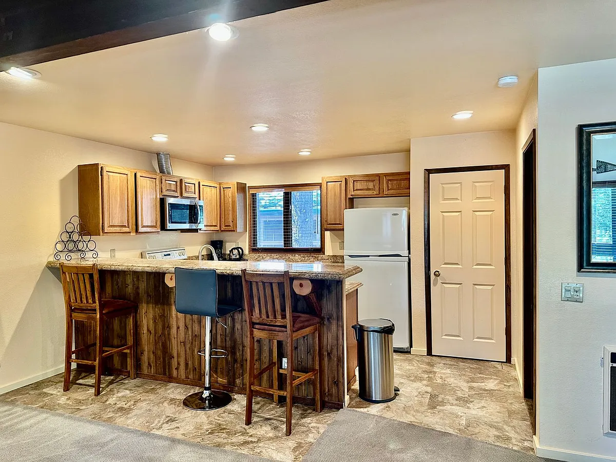 Building Photo - 484 Manzanita Rd #18